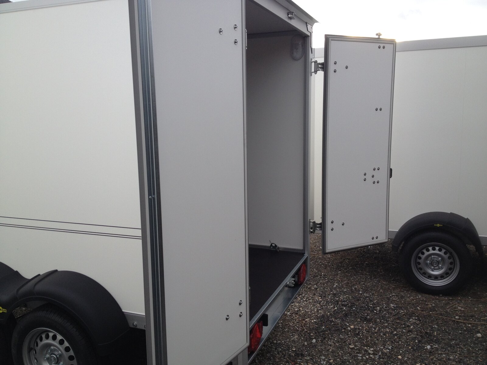 PKW-Anhänger, Kofferanhänger Humbaur, HK 253015-18 - Tandem-Kofferanhänger, 2500kg,