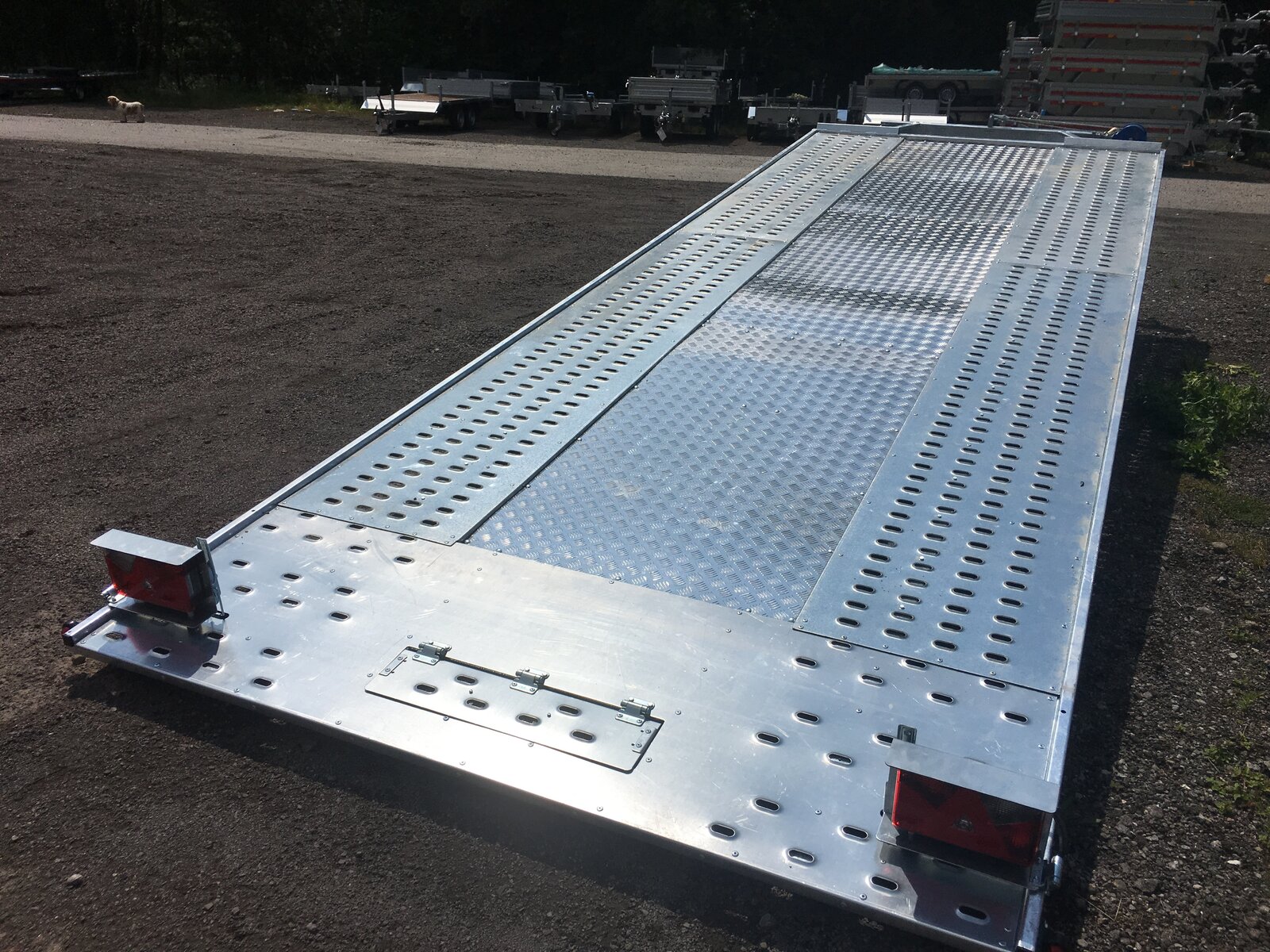 Autotransporter, Fahrzeugtransporter, Autoanhänger HP 502035 ATPK Tridem 3500 kg GG