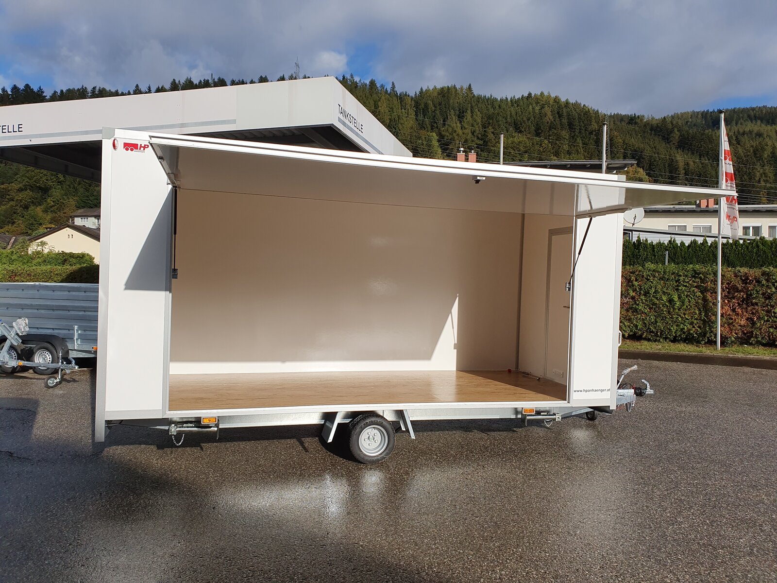 Verkaufsanhänger, Kofferanhänger HP 134020 VK, 1300 kg gebremst, inkl. Tür und Verkaufsklappe, Leerwagen