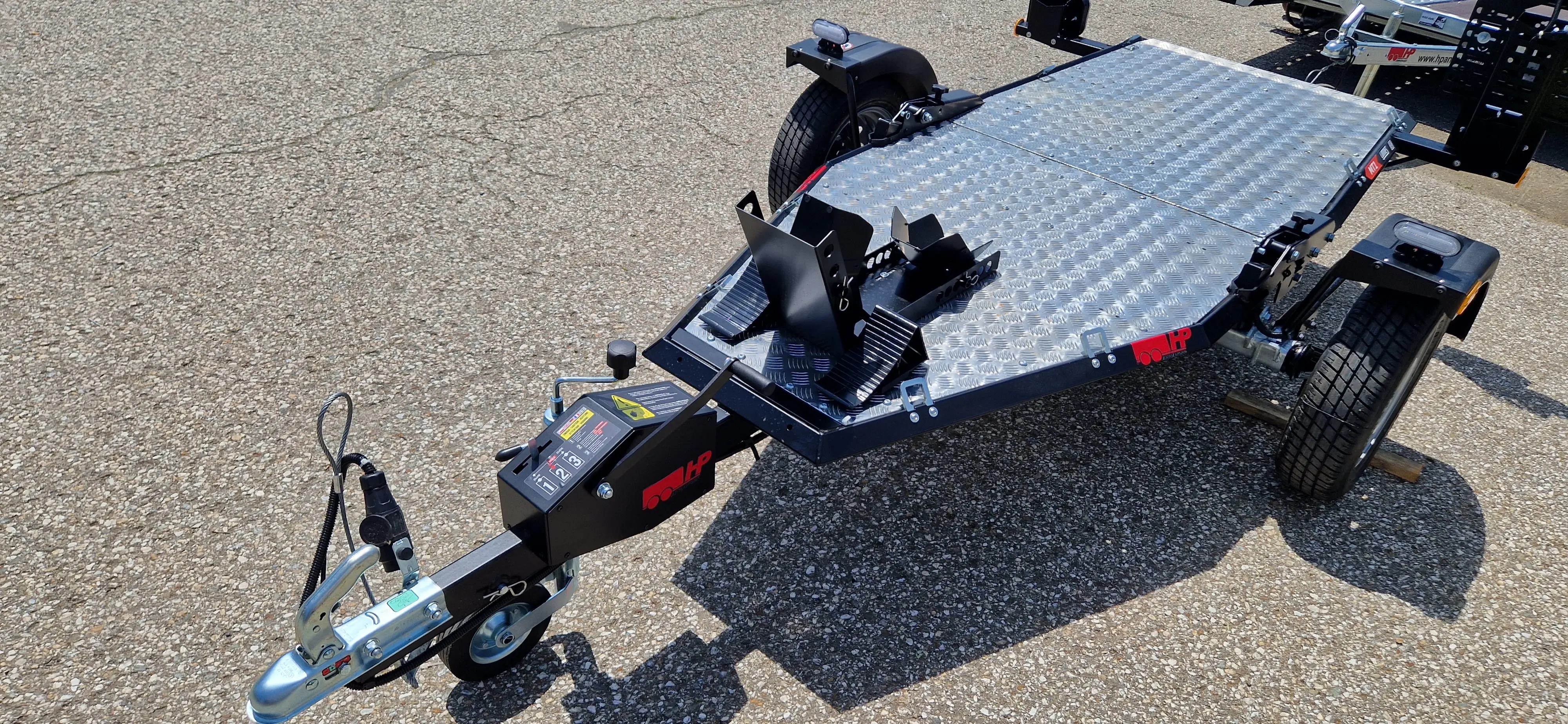 Motorradanhänger Lorries MT1, HP 240 UK, 750 kg ungebremst, über Seilzug absenkbar