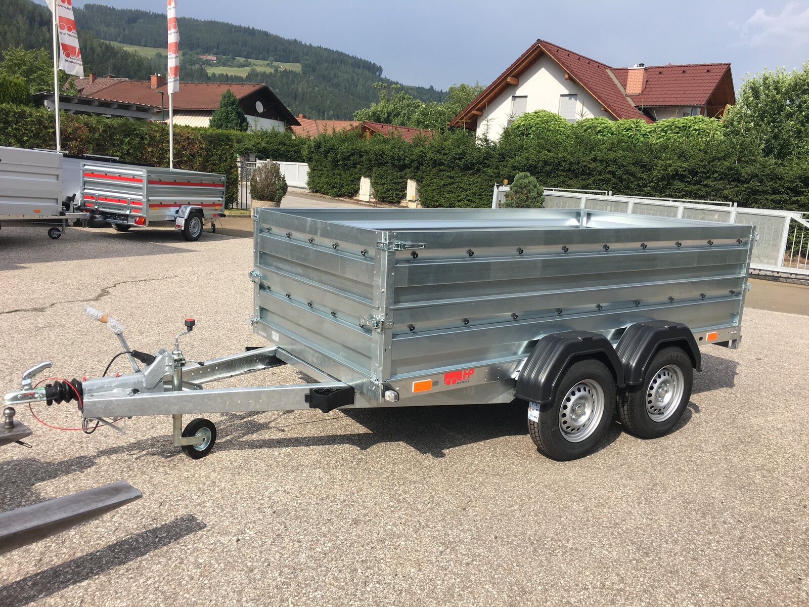 PKW-Anhänger HP 3015 TA20, 2000 kg gebremst, 3000 x 1500 x 400 mm, Stirn u. Rückwand klappbar im Set mit Aufsatzw., Flachplane
