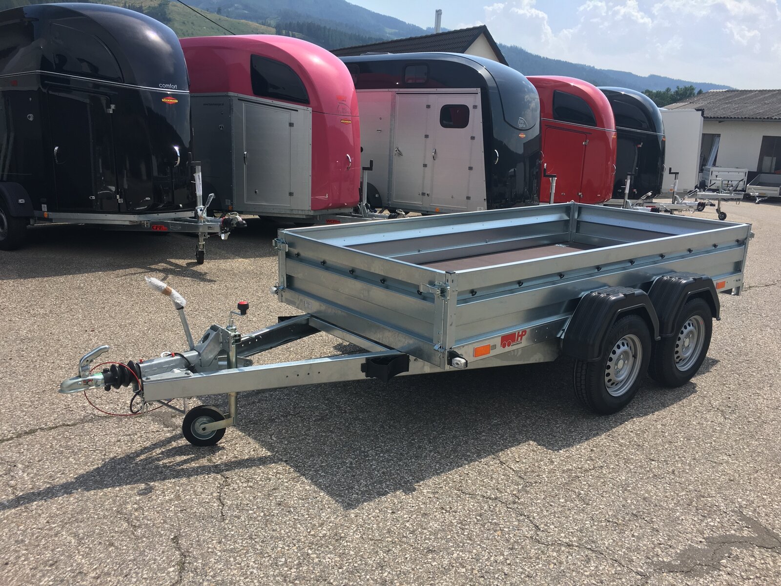 PKW-Anhänger HP 3015 TA20, 2000 kg gebremst, 3000 x 1500 x 400 mm, Stirn u. Rückwand klappbar im Set mit Aufsatzw., Flachplane