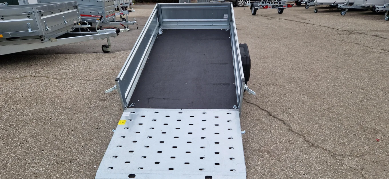 PKW-Anhänger, Autoanhänger HP 2612 UKA mit Kippdeichsel und Überfahrwand im Set mit Aufsatzwände und Flachplane