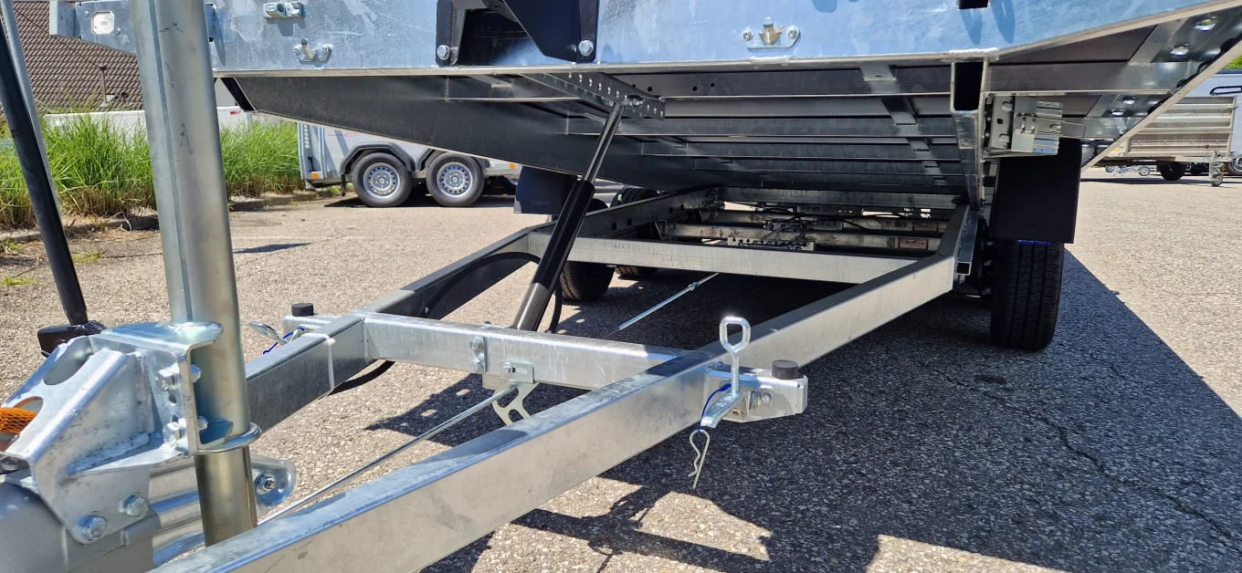 Autotransporter, Fahrzeugtransporter, Plateauanhänger HP 602135/3 ATPK 3-achs Lorries, 3500 kg Tandem, kippbar