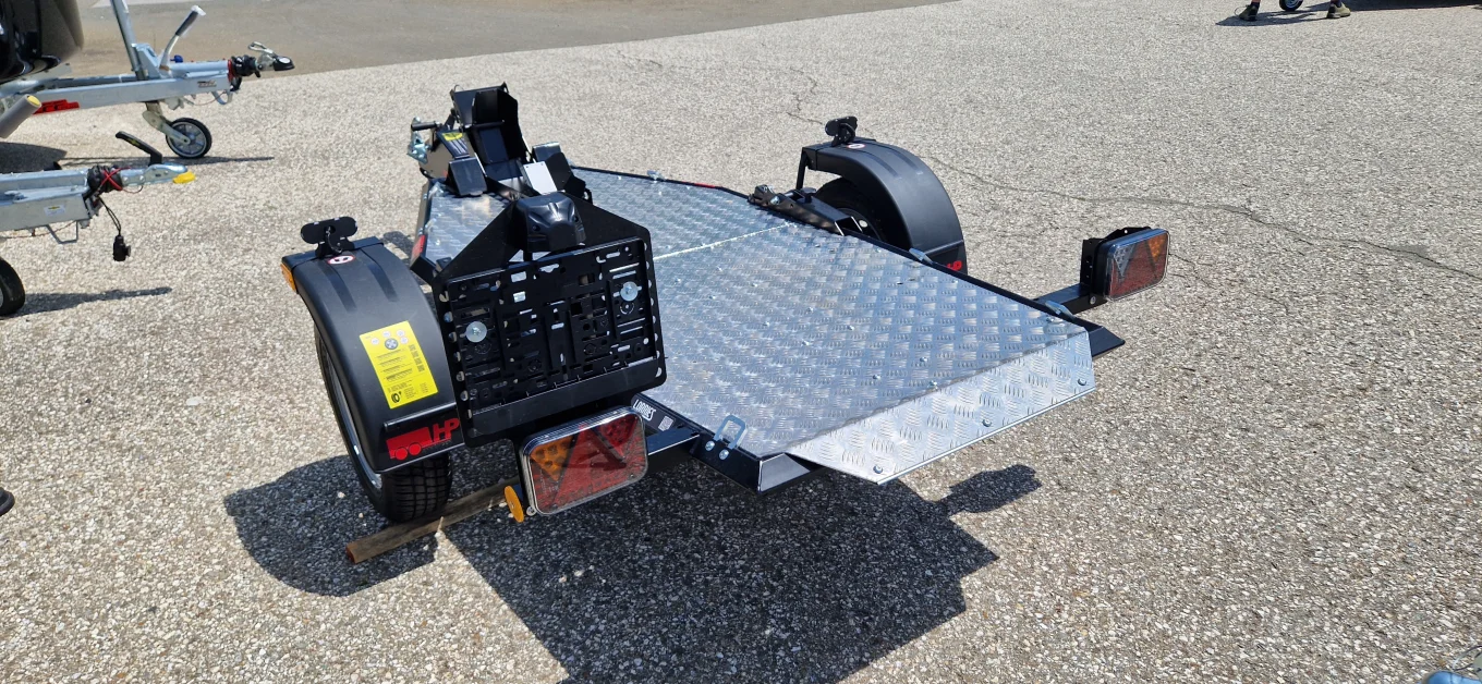 Motorradanhänger Lorries MT1, HP 240 UK, 750 kg ungebremst, über Seilzug absenkbar"