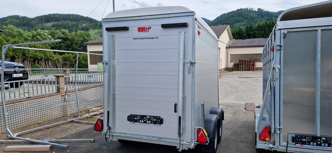 PKW-Anhänger, Autoanhänger, Kofferanhänger HP 273116, ALU + Polydach und Bug, 2700 kg Tandem