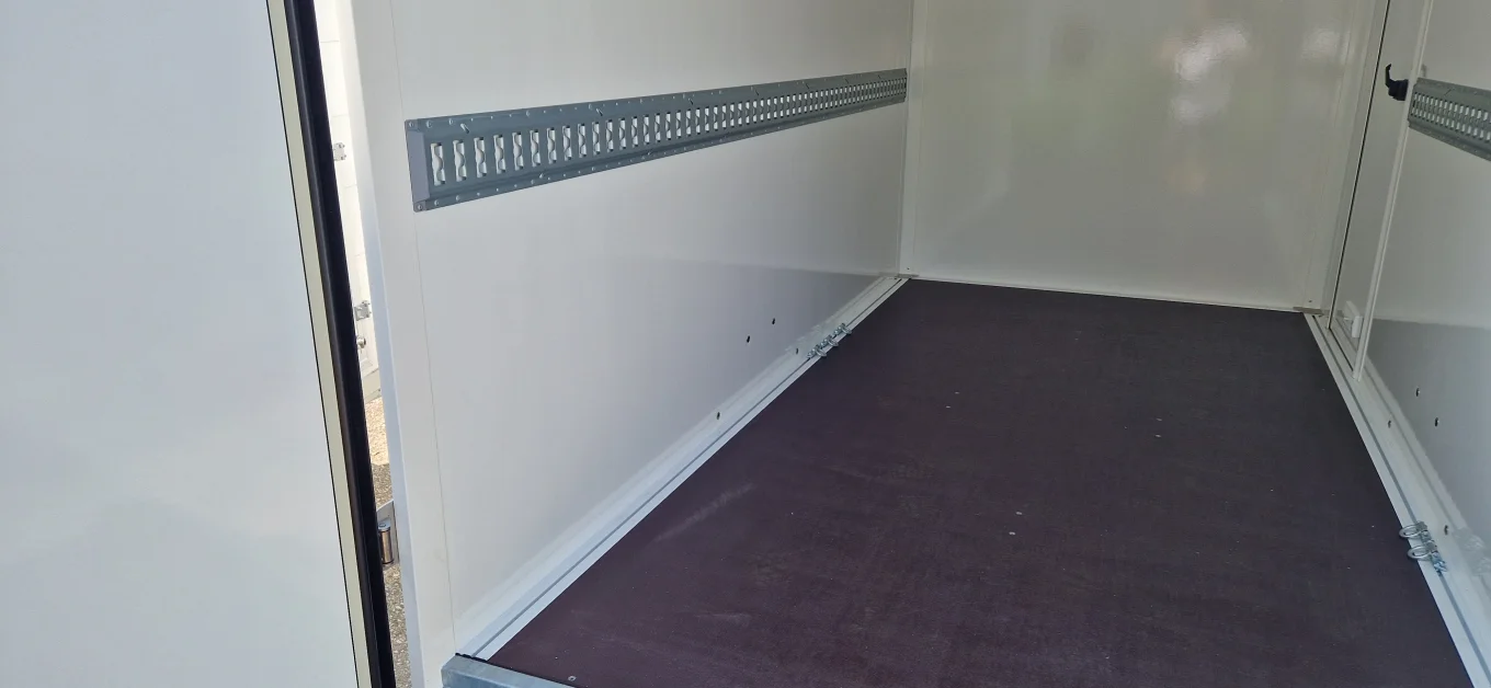 Kofferanhänger, PKW-Anhänger HP 132615-15HK, Sandwich, 2620x1500x1500mm, 1300 kg gebremst