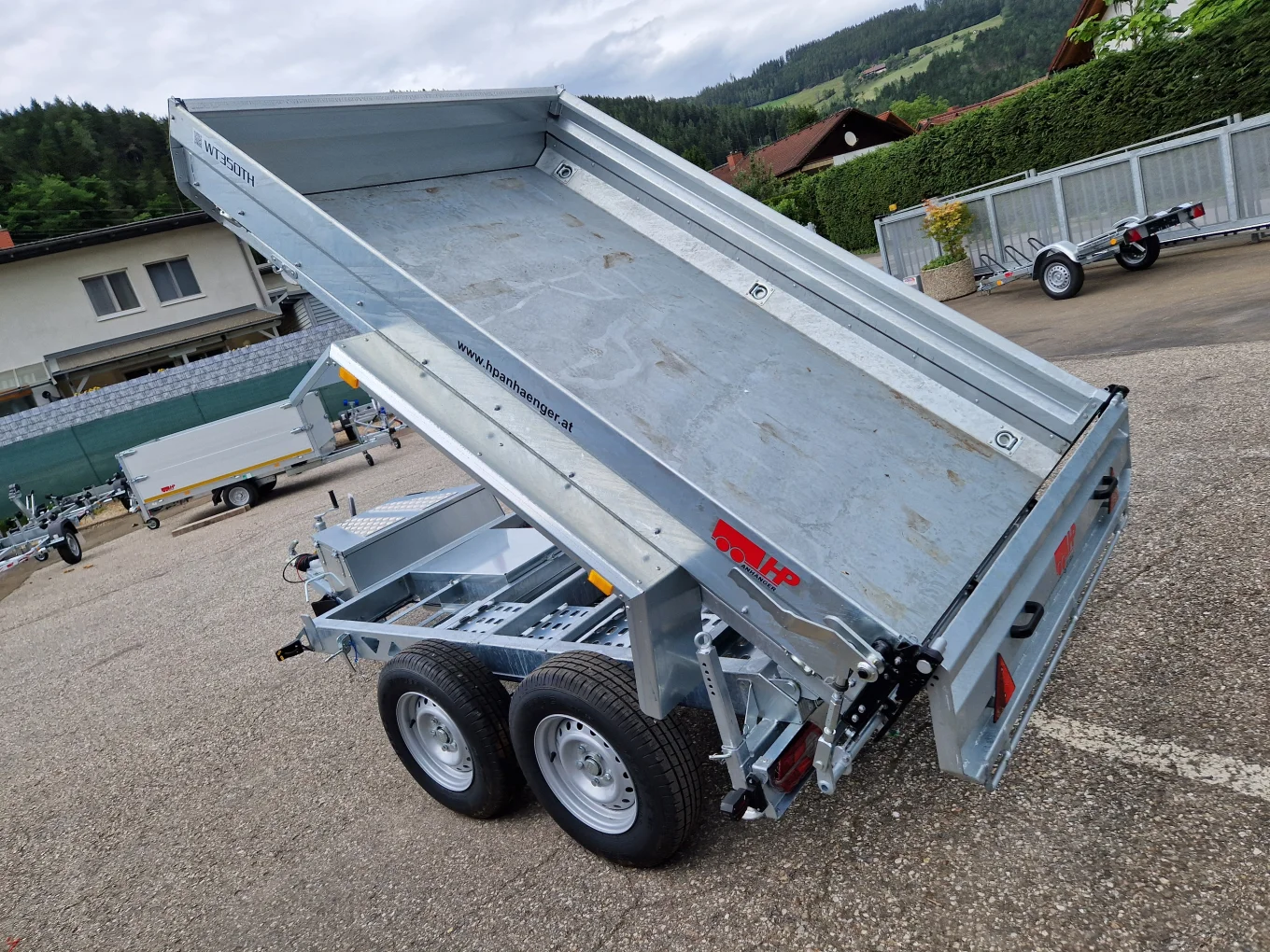 Muldenkipper, Rückwärtskipper, HP 352718 EP, 3000 x 1770 mm, 3500 kg GG inkl. Rampen und Stützen
