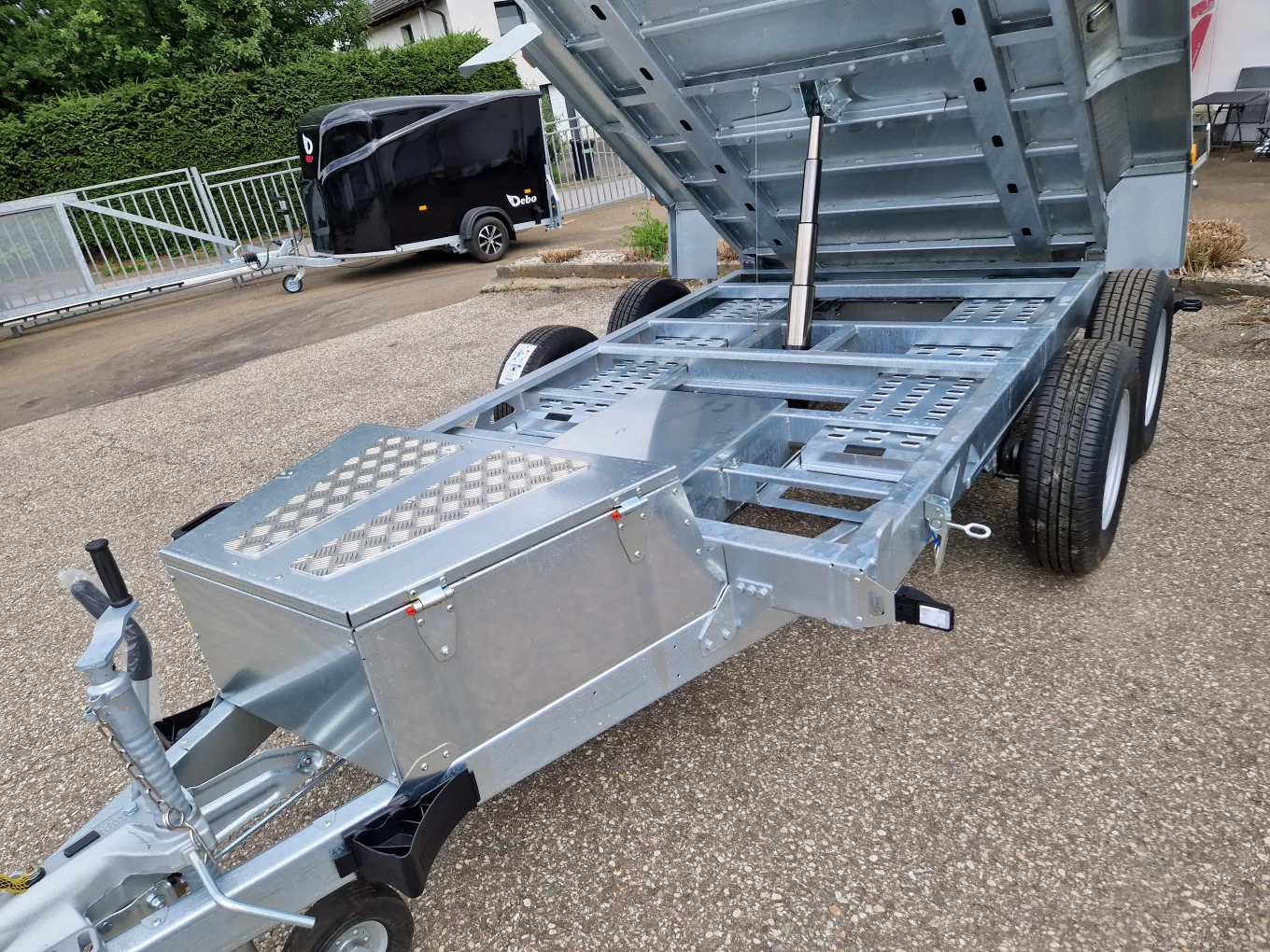 Muldenkipper, Rückwärtskipper, HP 352718 EP, 3000 x 1770 mm, 3500 kg GG inkl. Rampen und Stützen
