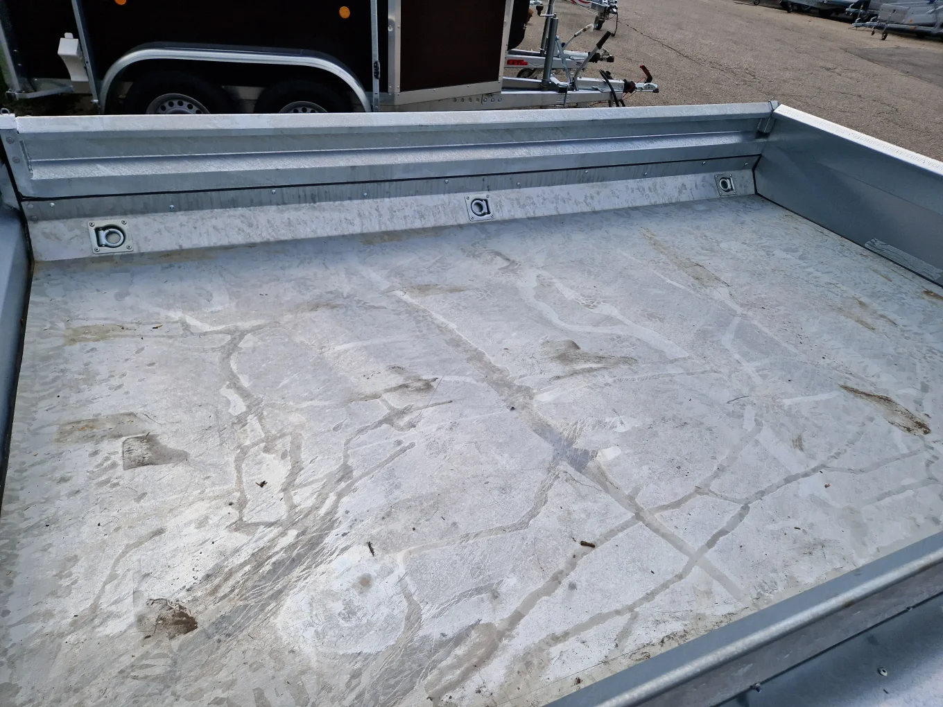 Muldenkipper, Rückwärtskipper, HP 352718 EP, 3000 x 1770 mm, 3500 kg GG inkl. Rampen und Stützen