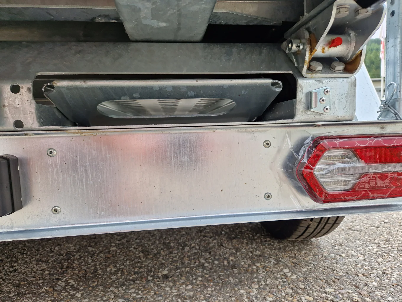 Muldenkipper, Rückwärtskipper, HP 352718 EP, 3000 x 1770 mm, 3500 kg GG inkl. Rampen und Stützen