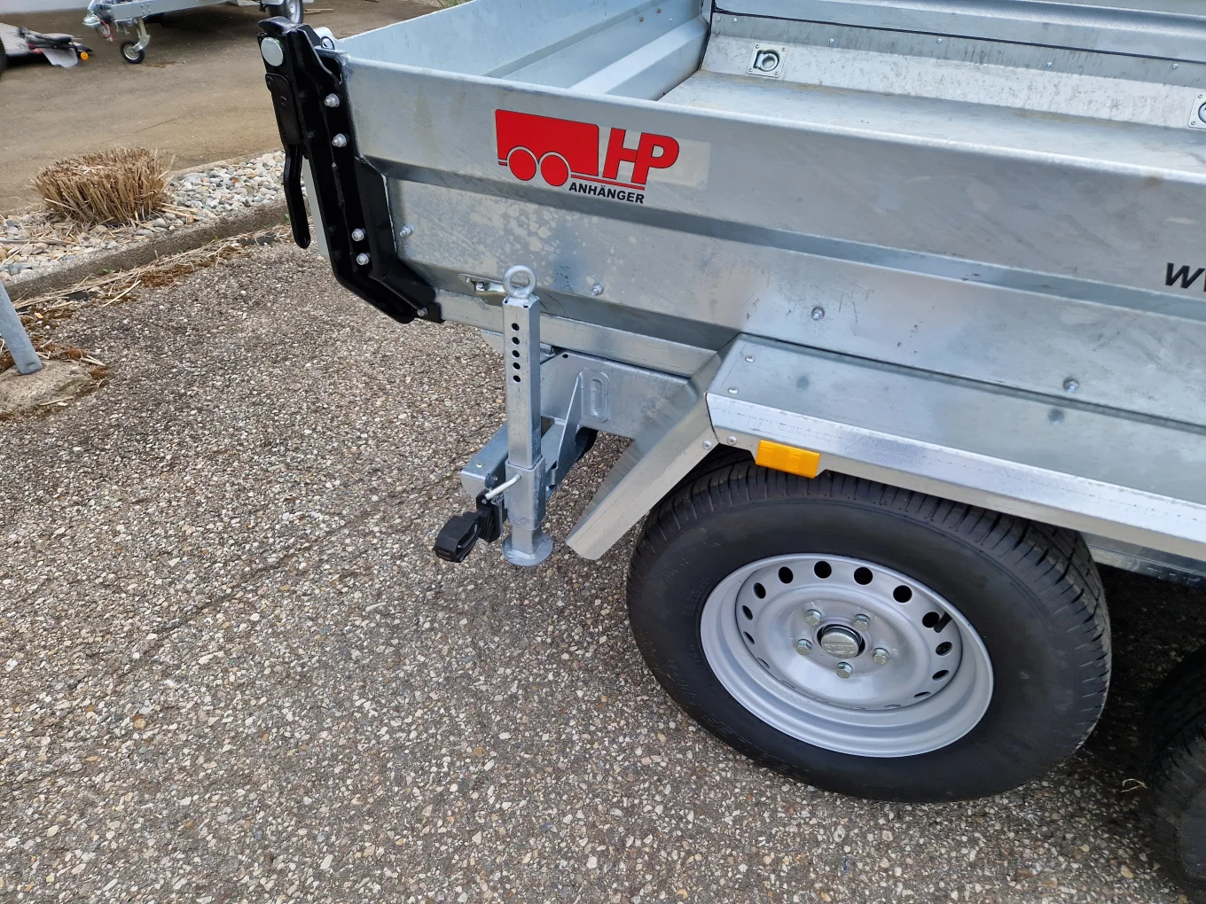 Muldenkipper, Rückwärtskipper, HP 352718 EP, 3000 x 1770 mm, 3500 kg GG inkl. Rampen und Stützen