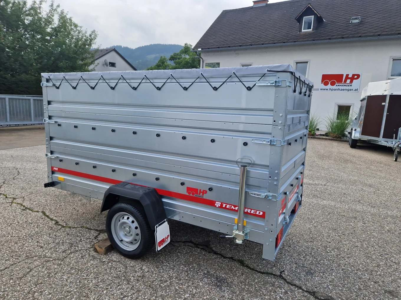 PKW Anhänger HP 2612 UAA, 2630x1250x1200 mm, 750 kg, 2xAufsatzwände, Flachplane, Stützrad