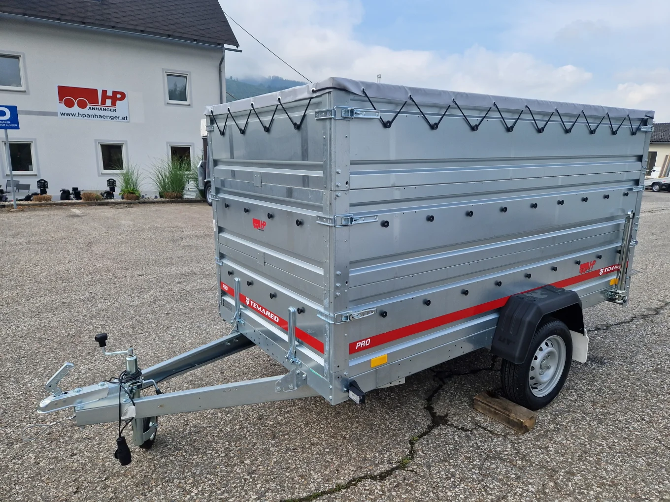 PKW Anhänger HP 2312 UAA, 2360x1250x1200 mm, 750 kg, 2xAufsatzwände, Flachplane, Stützrad