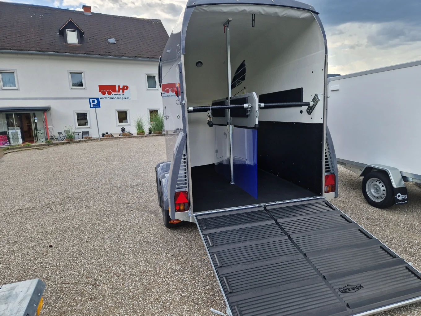Pferdeanhänger, PKW-Anhänger Böckmann Master WCF, 2400 kg GG, Polyaufbau, 2-Pferdeanhänger Sondermodell 70Jahre Böckmann