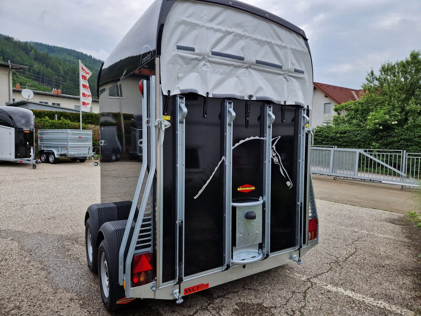 Pferdeanhänger, PKW-Anhänger Böckmann Comfort, 2400 kg GG, Polyaufbau, 2-Pferdeanhänger, der neue Comfort