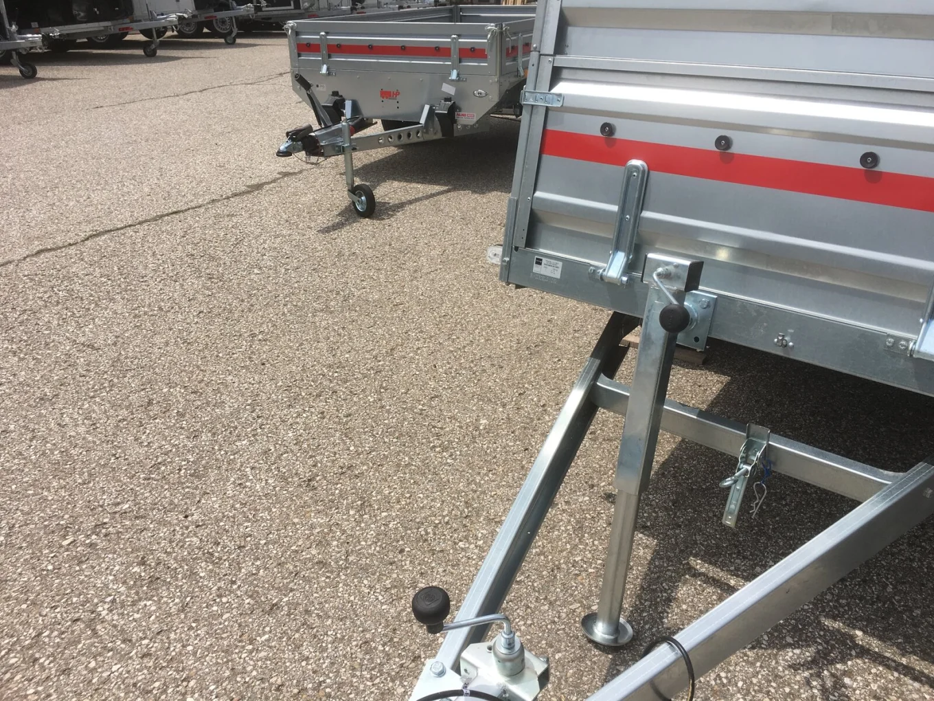 PKW-Anhänger, Autoanhänger HP 2612 UKA mit Kippdeichsel und Überfahrwand im Set mit Aufsatzwände und Flachplane