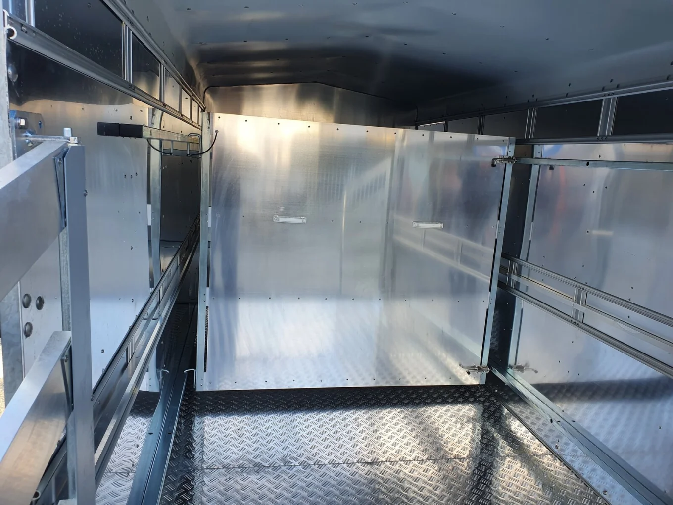 Viehanhänger, Tiertransporter, PKW-Anhänger HP 273618 VT, 3600x1770x1860 mm, 2700 kg GG