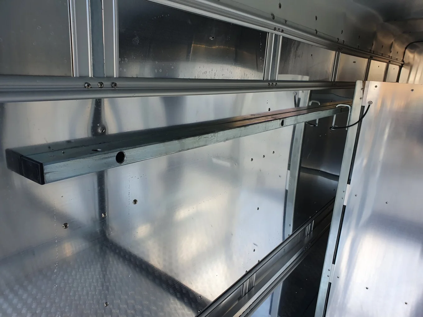 Viehanhänger, Tiertransporter, PKW-Anhänger HP 273618 VT, 3600x1770x1860 mm, 2700 kg GG