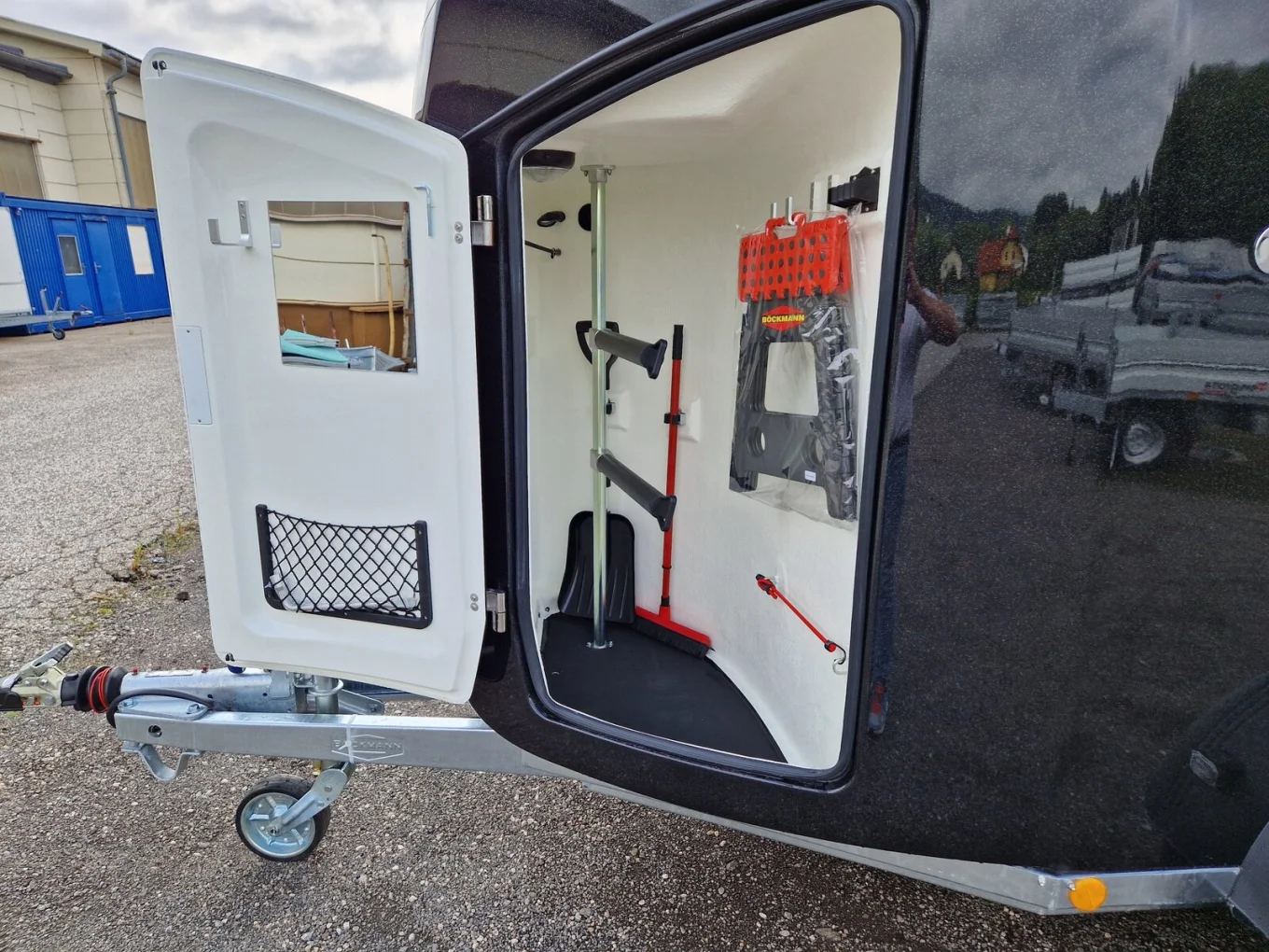 Pferdeanhänger, PKW-Anhänger Böckmann Comfort, 2400 kg GG, Polyaufbau, 2-Pferdeanhänger, der neue Comfort