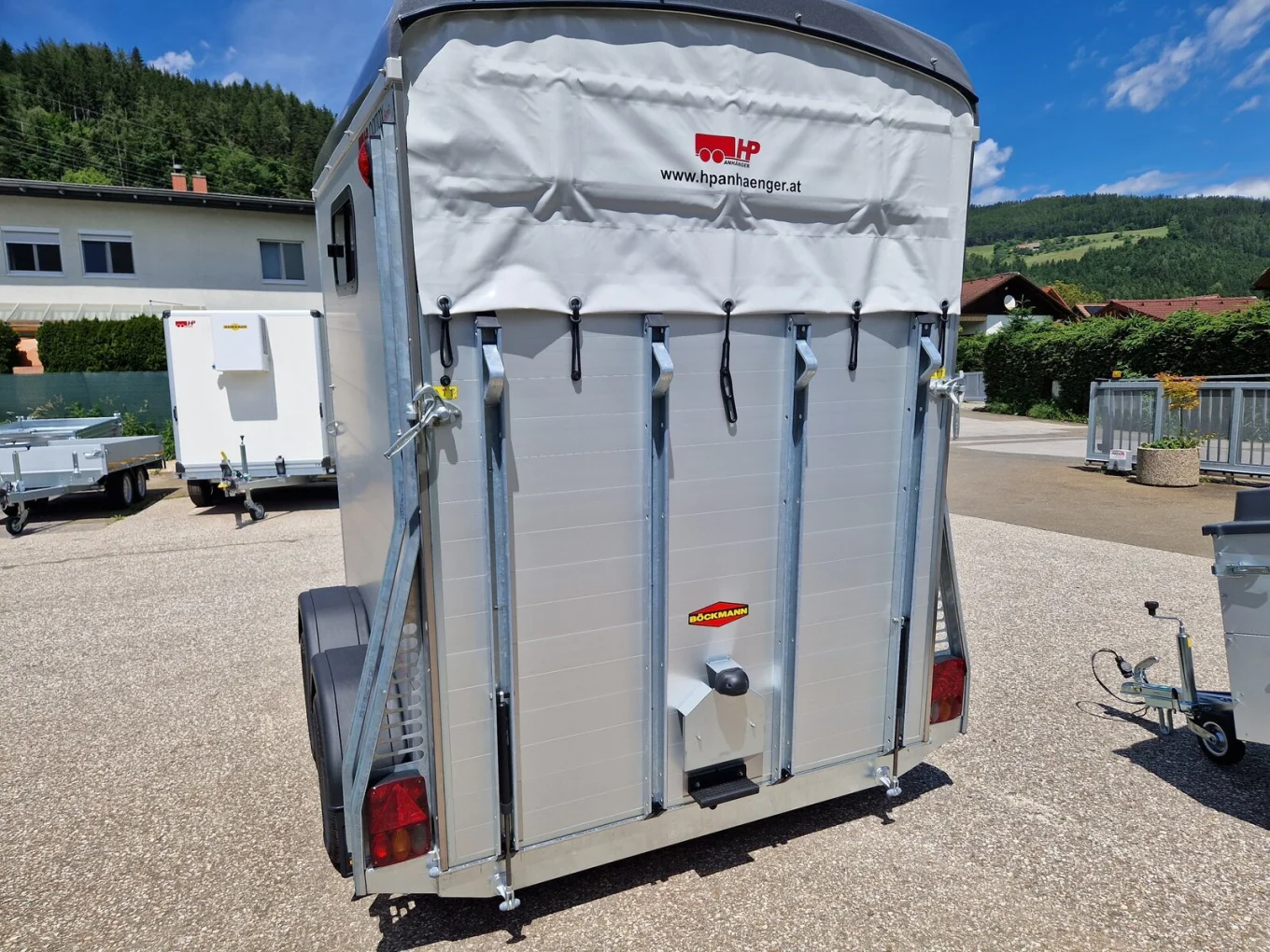 Böckmann Pferdeanhänger Portax Esprit Eco, 2400 kg GG, Dach und Bug schiefergrau metallic