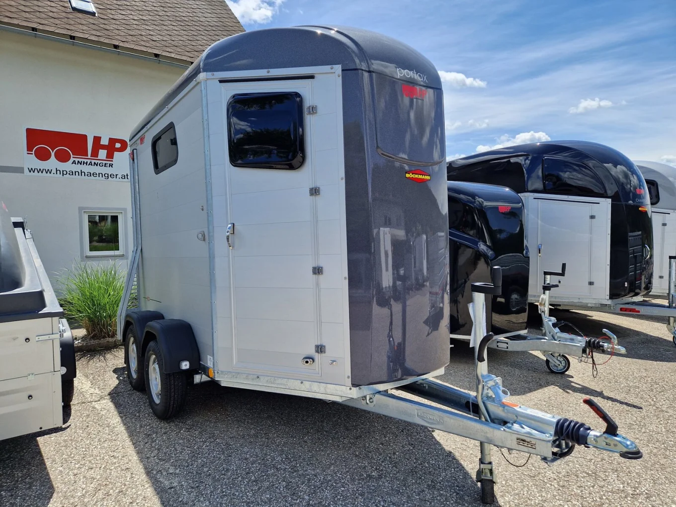 Böckmann Pferdeanhänger Portax Esprit Eco, 2400 kg GG, Dach und Bug silber