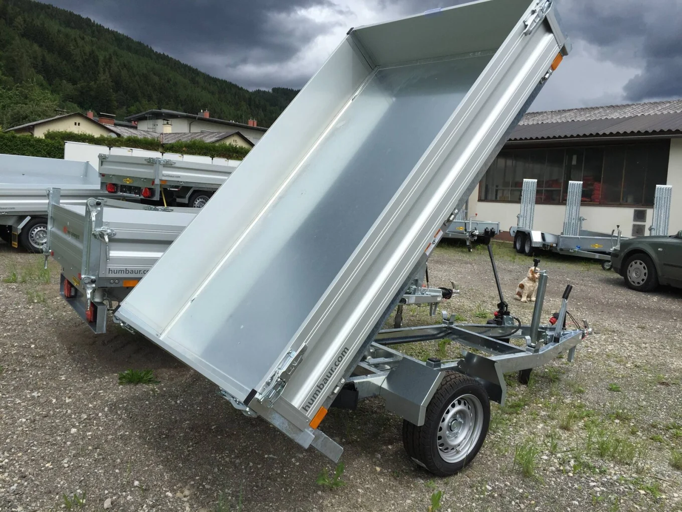 PKW-Anhänger, Rückwärtskipper Humbaur HUK 152314, Einachs gebremst 1500 kg, hydraulisch mit Handpumpe, Autoanhänger