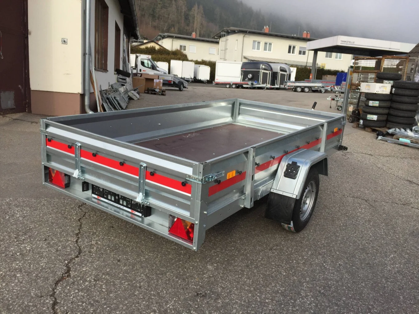 PKW-Anhänger HP 3015 G13, 1300 kg gebremst, 3000 x 1500 x 400 mm, Stirn u. Rückwand klappbar