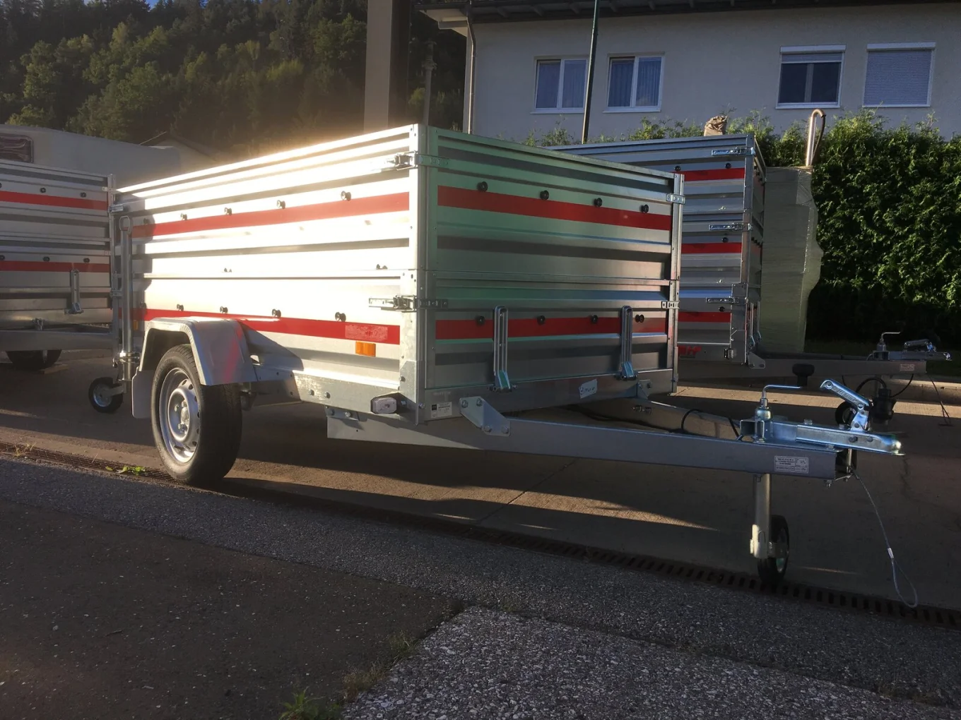 PKW Anhänger, Autoanhänger HP 2615 UA, 2630x1500x800 mm, Aufsatzwände 400 mm, Flachplane, Stützrad