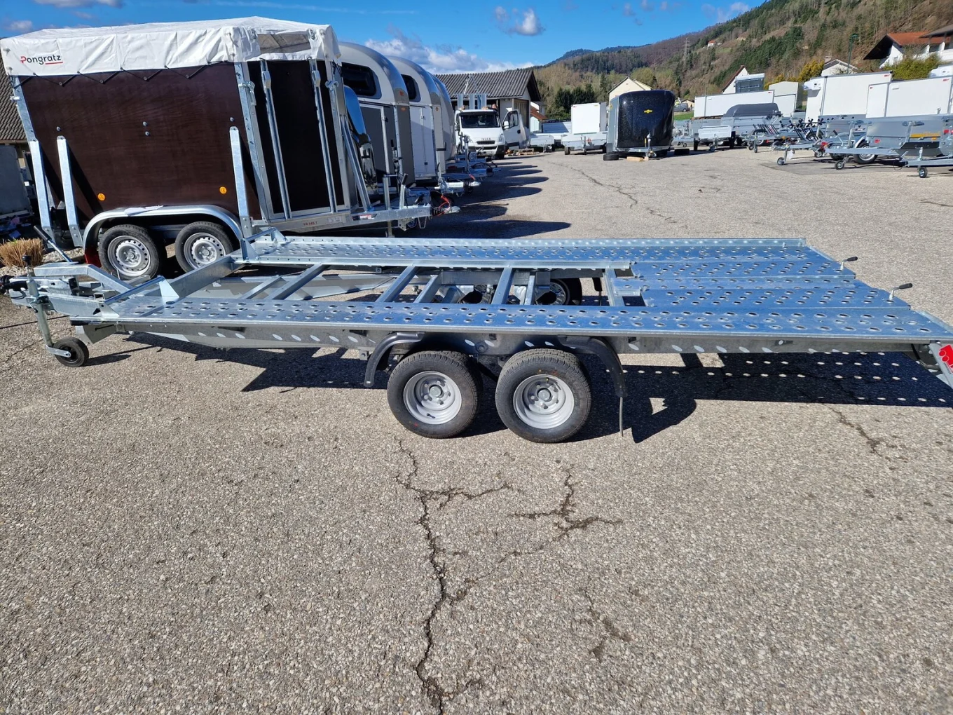 Autotransporter, Fahrzeugtransporter, Autoanhänger HP 400 L-AT, kippbar, Gesamtgewicht 2500 kg