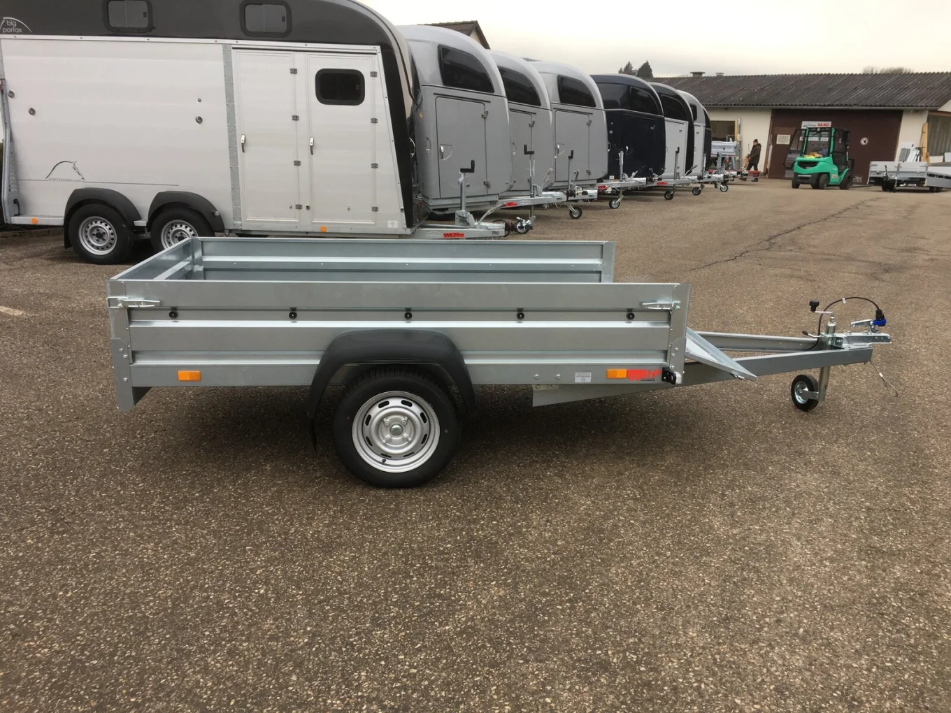 PKW Anhänger HP 2612 U, 2630x1250x350 mm, 750 kg ungebremst,Stützrad, Stirn u.- Rückwand klappbar