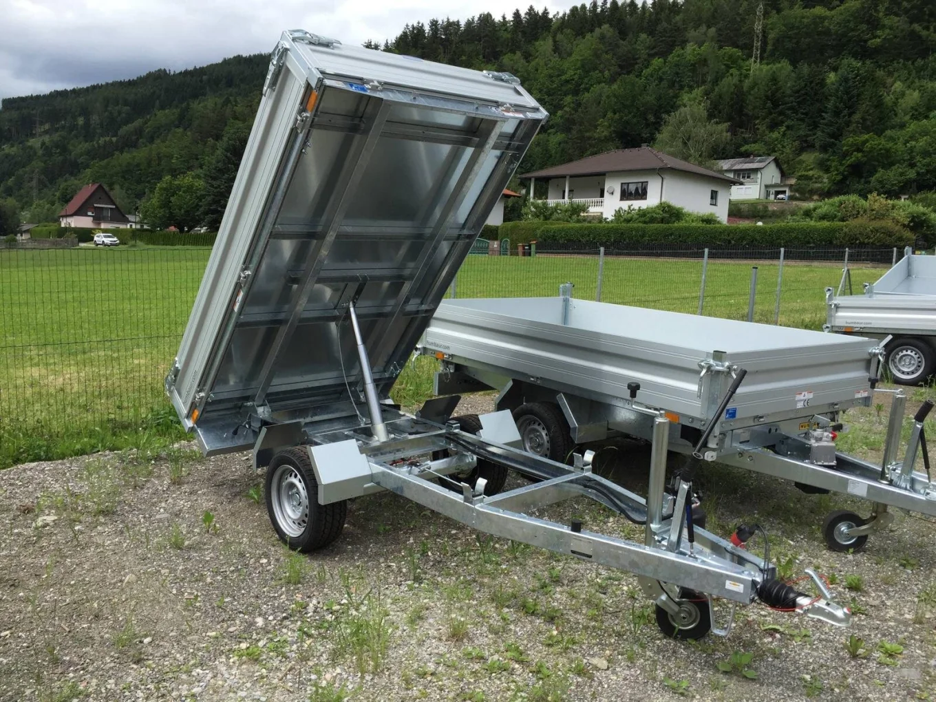 PKW-Anhänger, Rückwärtskipper Humbaur HUK 152314, Einachs gebremst 1500 kg, hydraulisch mit Handpumpe, Autoanhänger