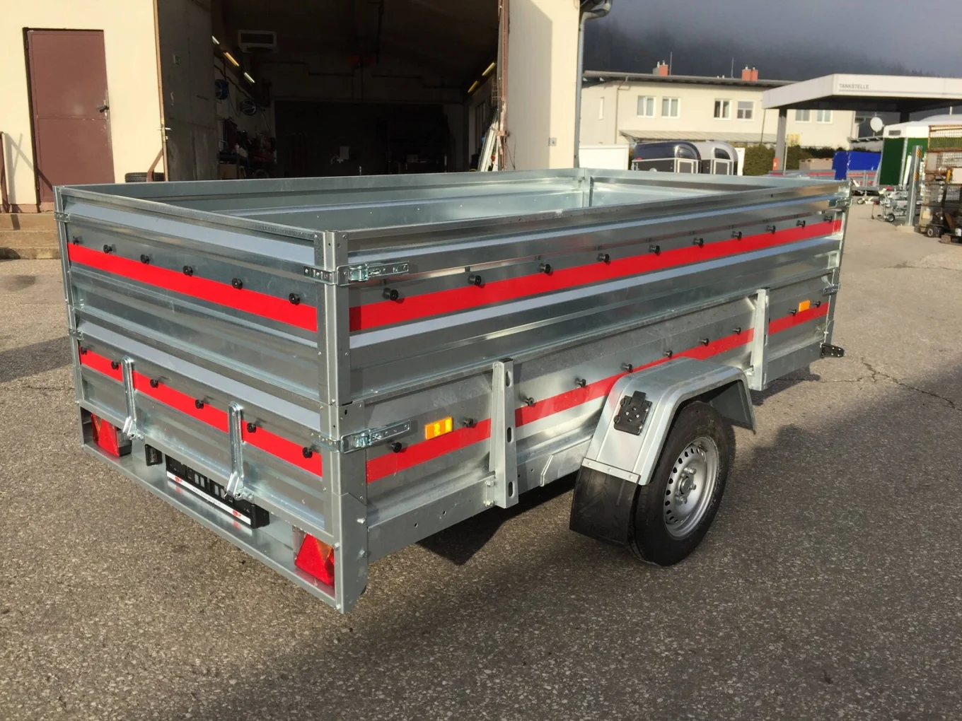 PKW-Anhänger HP 3015 GA13, 1300 kg gebremst, 3000 x 1500 x 400 mm, Stirn u. Rückwand klappbar, Set mit Aufsatzw. u. Flachplane