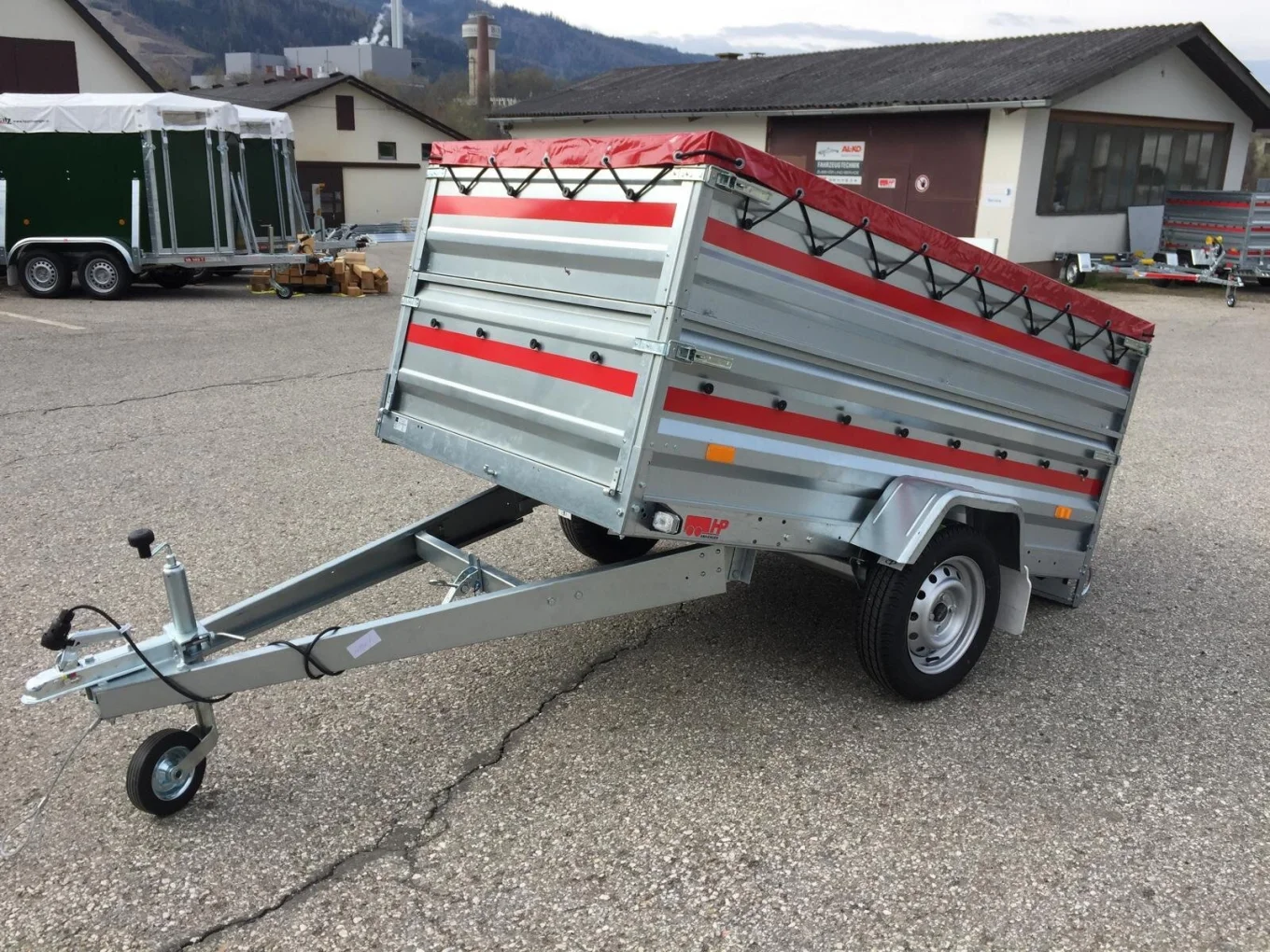 PKW-Anhänger, Autoanhänger HP 2612 UKA mit Kippdeichsel und Überfahrwand im Set mit Aufsatzwände und Flachplane