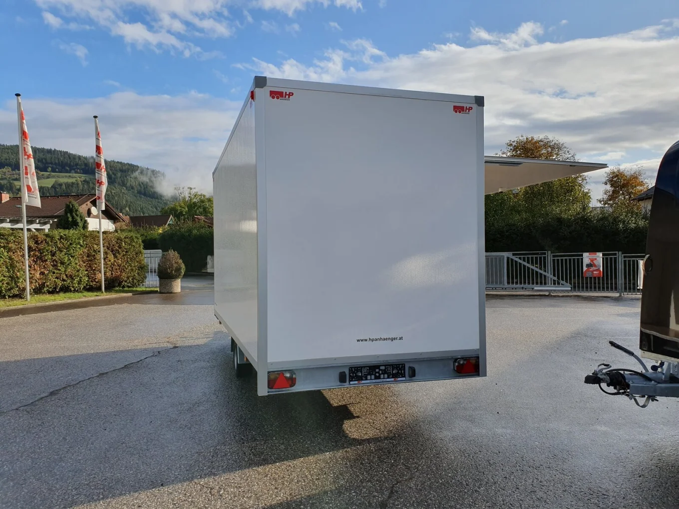 Verkaufsanhänger, Kofferanhänger HP 134020 VK, 1300 kg gebremst, inkl. Tür und Verkaufsklappe, Leerwagen