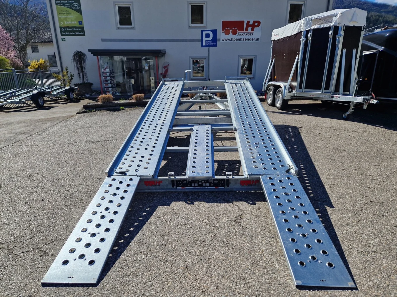 Autotransporter, Fahrzeugtransporter, Autoanhänger HP 400 L-AT, kippbar, Gesamtgewicht 2500 kg