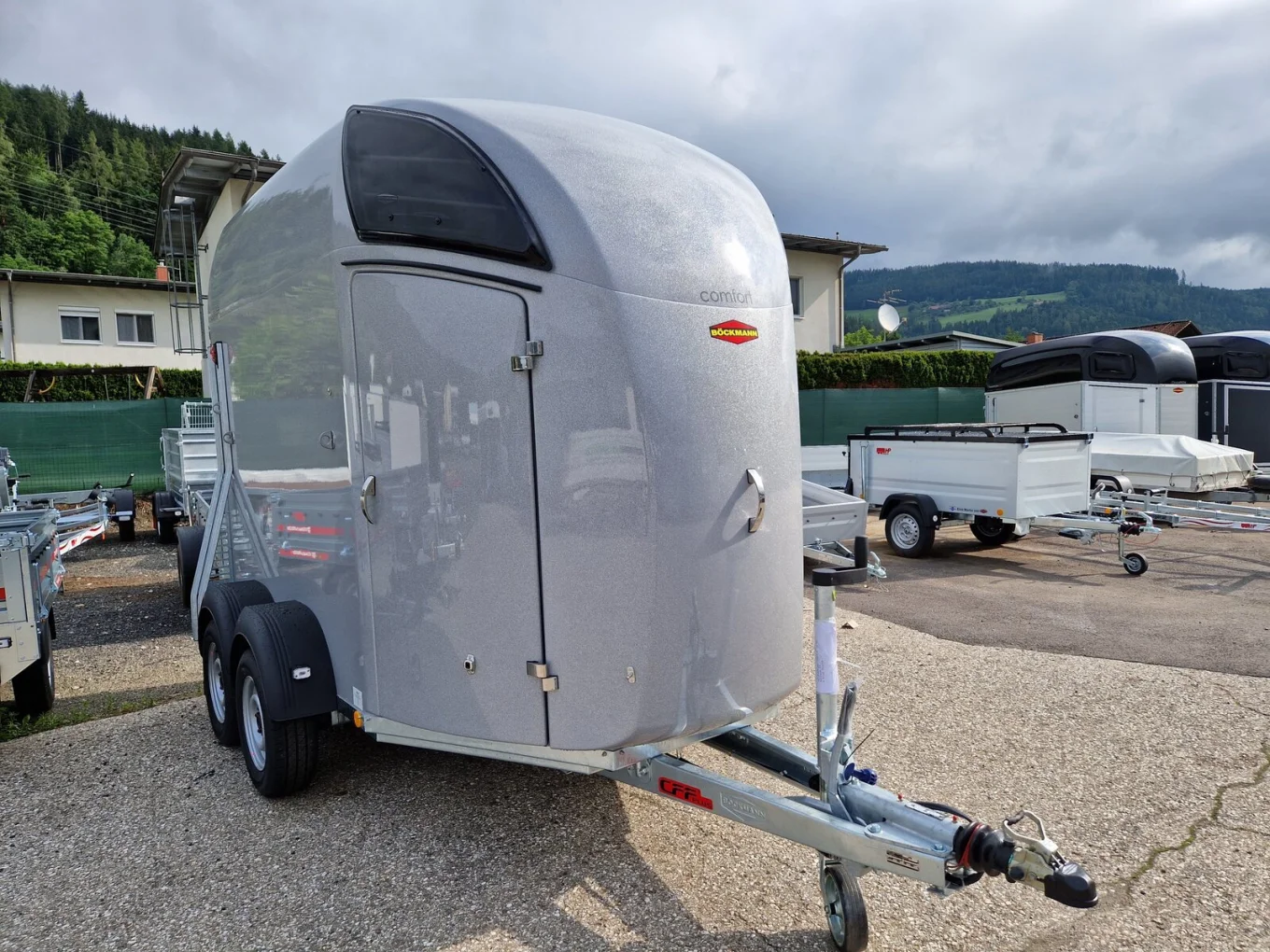 Pferdeanhänger, PKW-Anhänger Böckmann Master, 2400 kg GG, Polyaufbau, 2-Pferdeanhänger