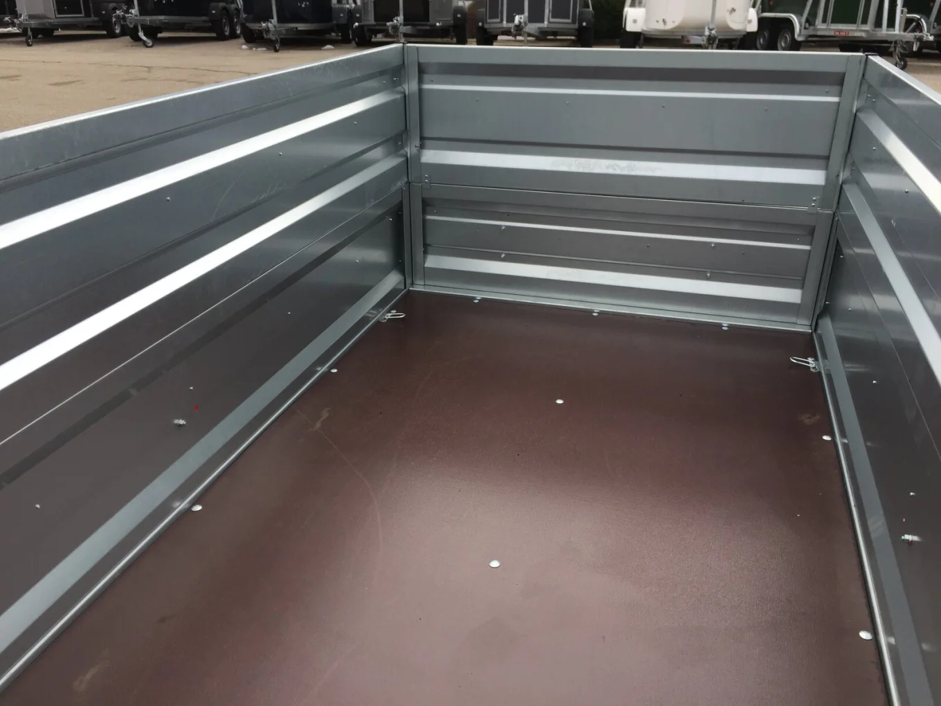 PKW-Anhänger, Autoanhänger HP 2312 UA - Robuster Einachs-Kastenanhänger mit Aufsatzwänden und Flachplane, 750 kg Autoanhänger