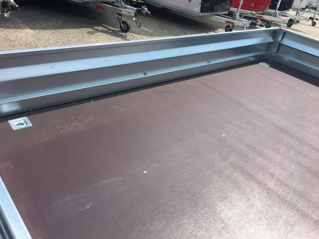 PKW-Anhänger HP 3015 TA20, 2000 kg gebremst, 3000 x 1500 x 400 mm, Stirn u. Rückwand klappbar im Set mit Aufsatzw., Flachplane