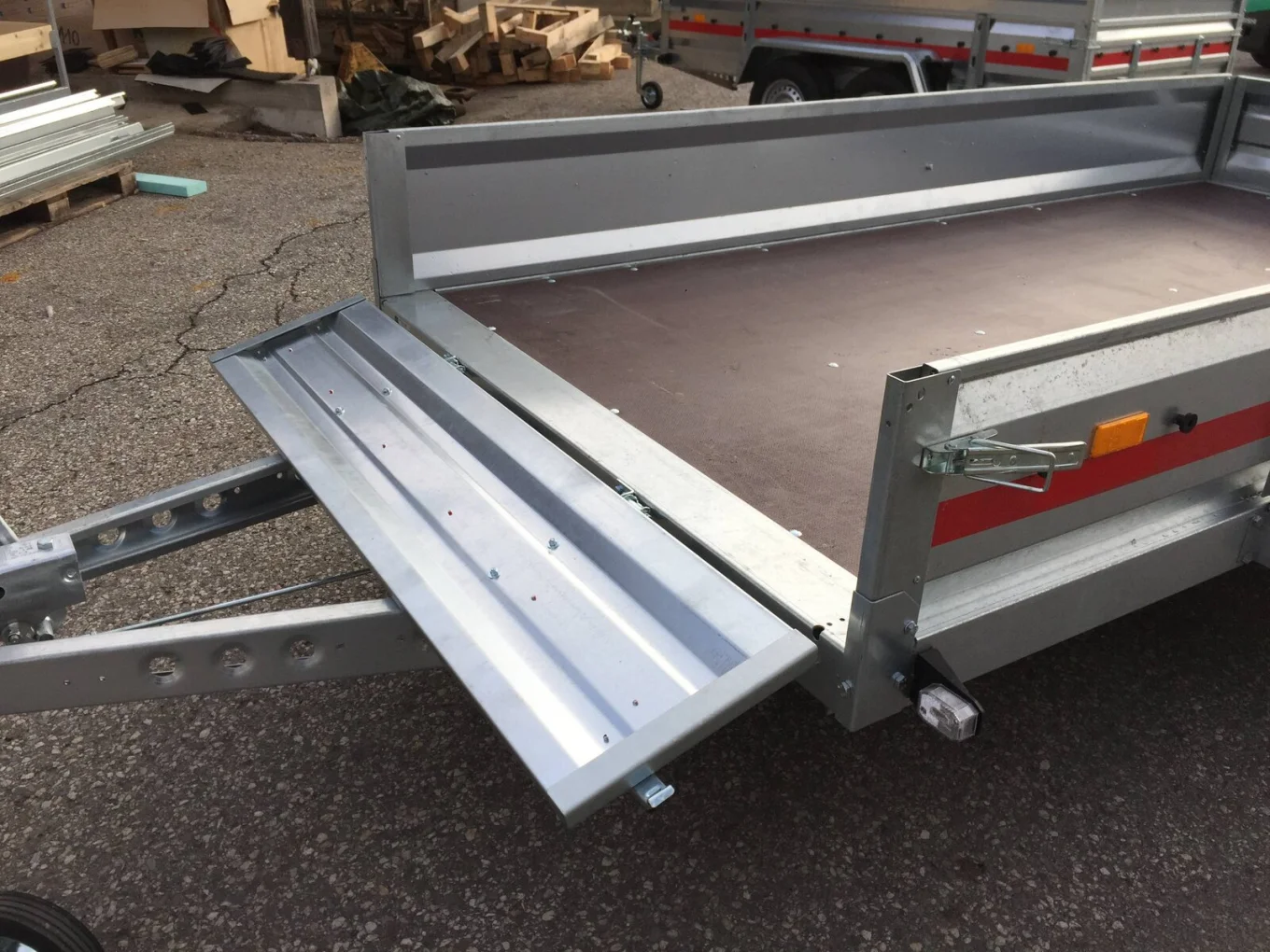 PKW-Anhänger HP 3015 GA13, 1300 kg gebremst, 3000 x 1500 x 400 mm, Stirn u. Rückwand klappbar, Set mit Aufsatzw. u. Flachplane
