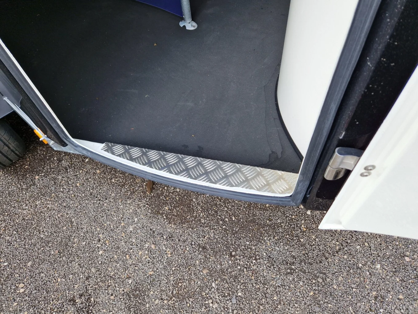 Pferdeanhänger, PKW-Anhänger Böckmann Comfort, 2400 kg GG, Polyaufbau, 2-Pferdeanhänger, der neue Comfort