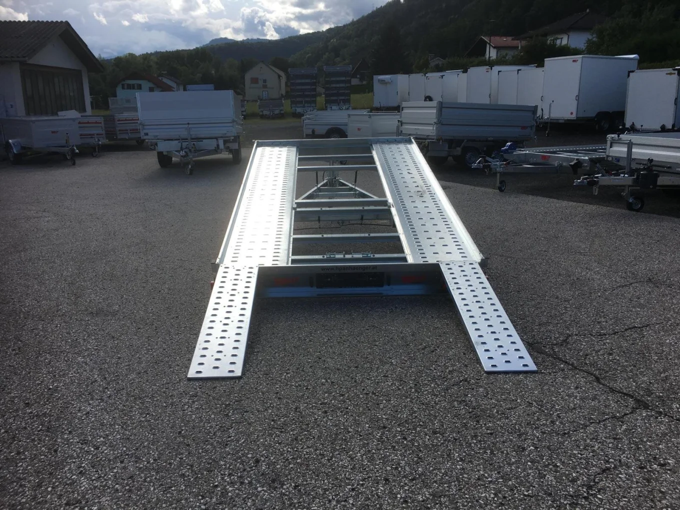 PKW Anhänger, Fahrzeugtransporter HP 350/18 ATK 1800 kg Gesamtgewicht, Plateau kippbar, 3500x2000 mm, Autotransporter