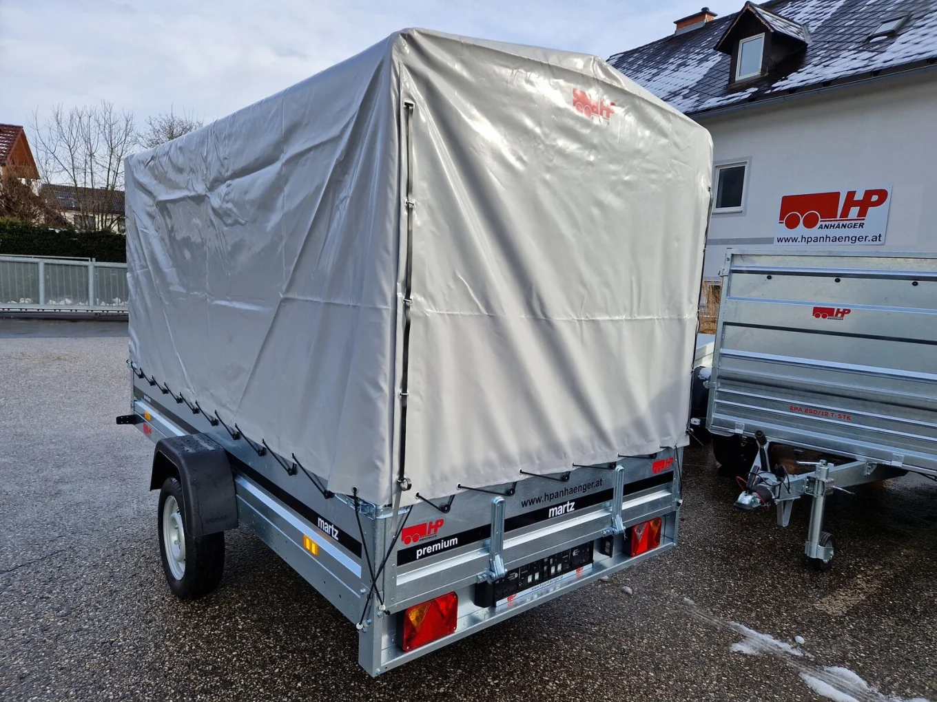 PKW Anhänger HP 2615 GP, 1300 kg gebremst, 2630x1500x400 mm inkl. Planengestell mit Plane 1500 mm, Autoanhänger