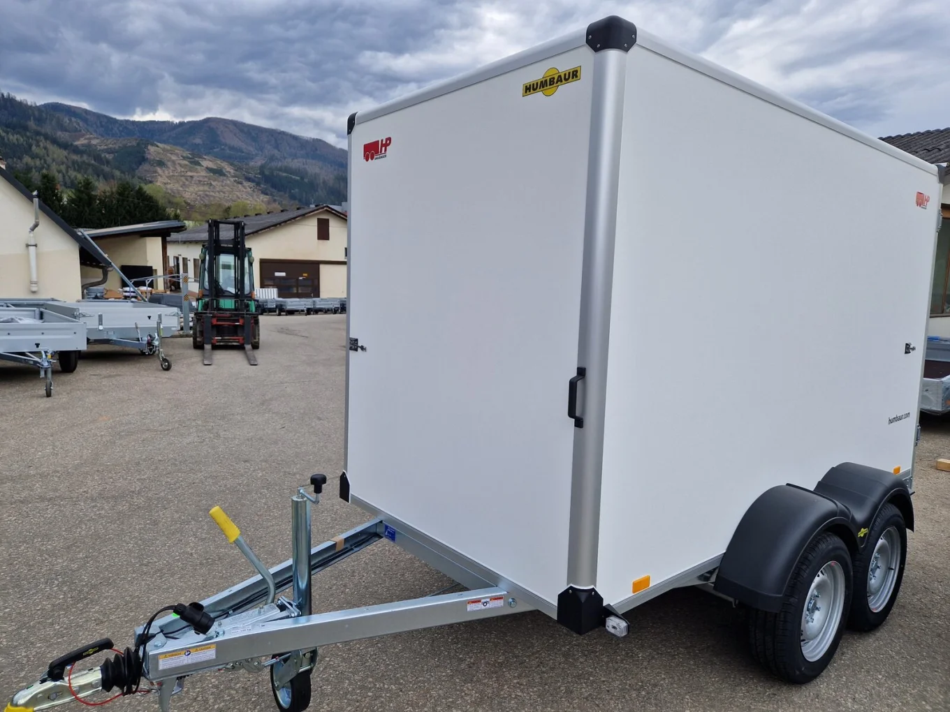 PKW-Anhänger, Kofferanhänger mit Überfahrwand, Humbaur HK 253015-20 - Tandem-Kofferanhänger, 2500kg