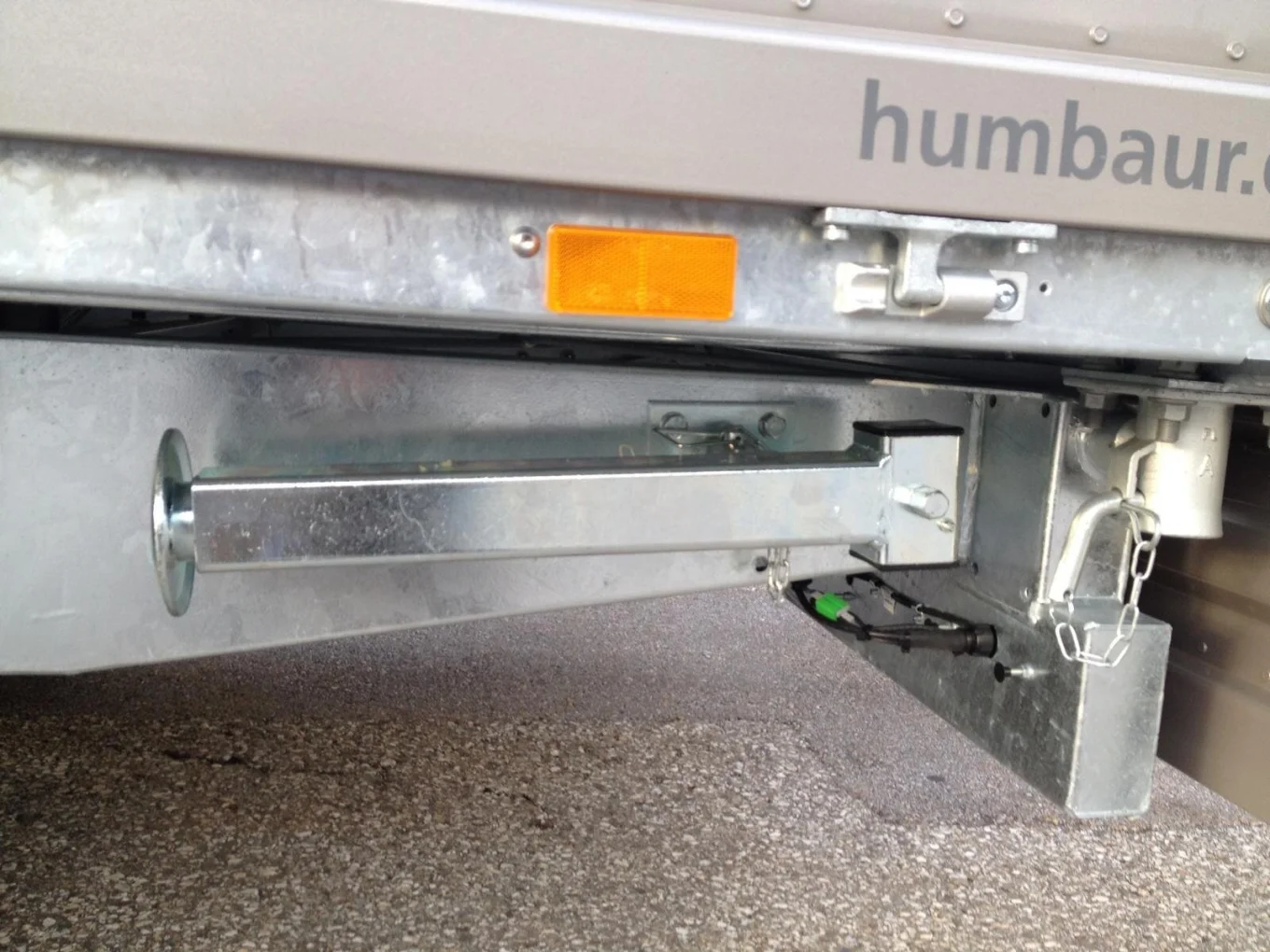 PKW-Anhänger, Dreiseitenkipper Humbaur HTK 3500.37 - Tandem-3-Seiten kippbar Stahl mit E-Pumpe, 3.500kg
