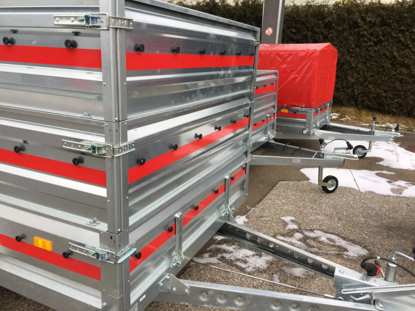 PKW Anhänger HP 3015 UAA, 3000x1500x1200 mm, 750 kg, 2xAufsatzwände, Flachplane, Stützrad