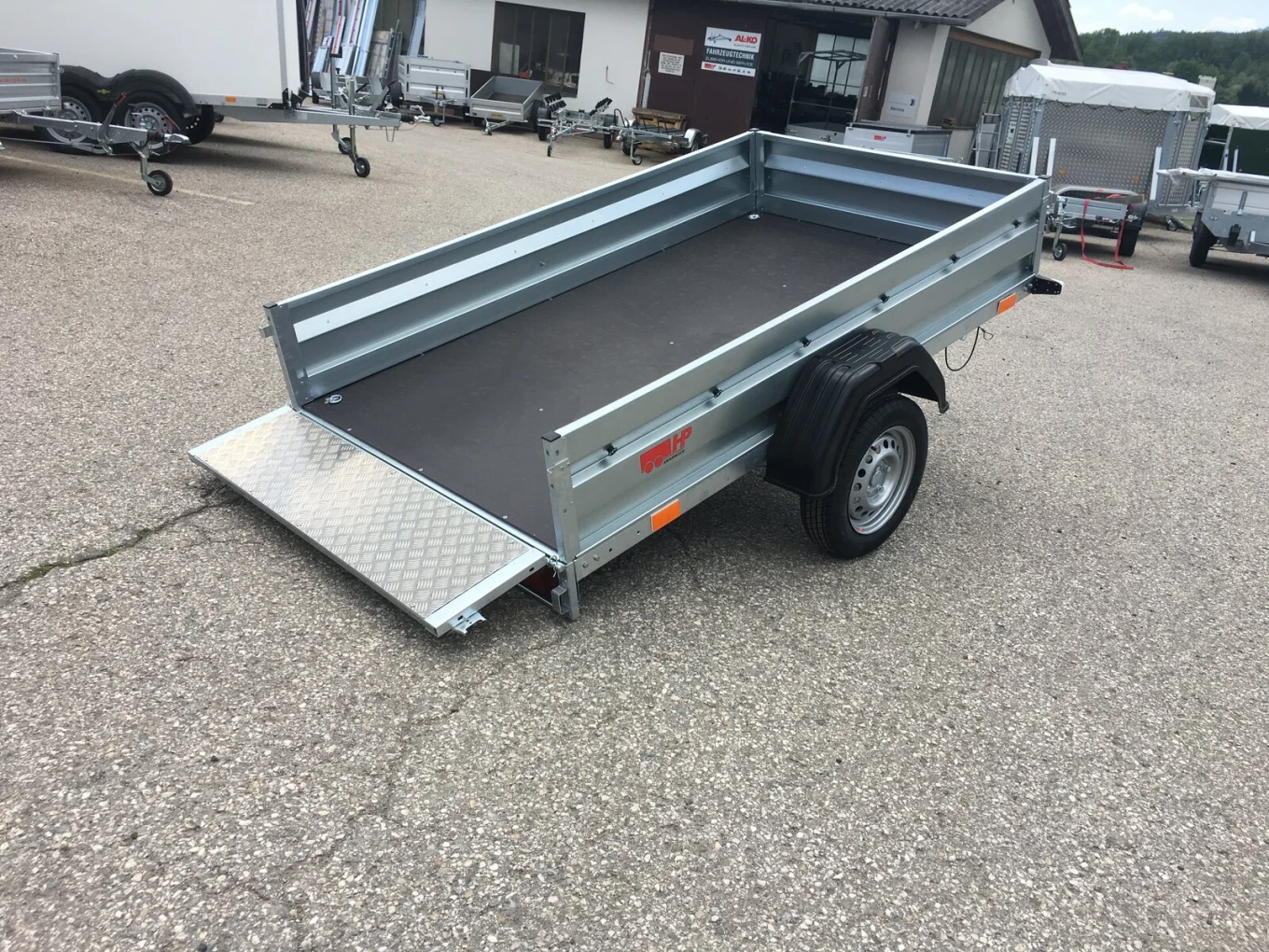 PKW-Anhänger, Autoanhänger HP 2313 UKA, 2350 x 1330 x 350 mm, 750 kg ungebremst inkl. Aufsatzwände u. Flachplane