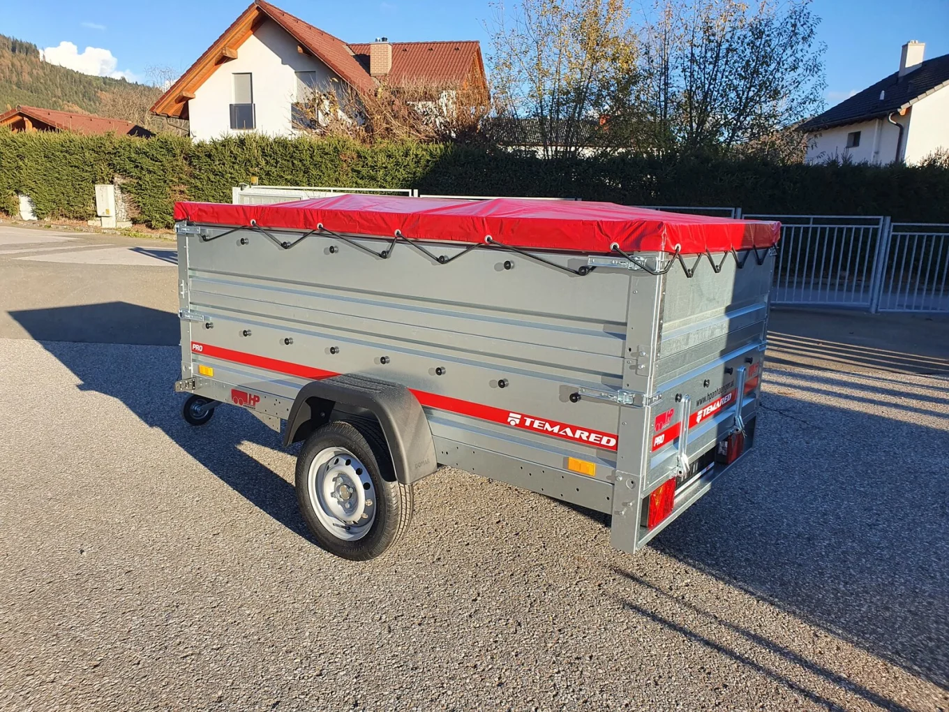 PKW-Anhänger HP 2612 UA - Robuster Einachs-Kastenanhänger, 750 kg Autoanhänger im Set mit Aufsatzwände u. Flachplane