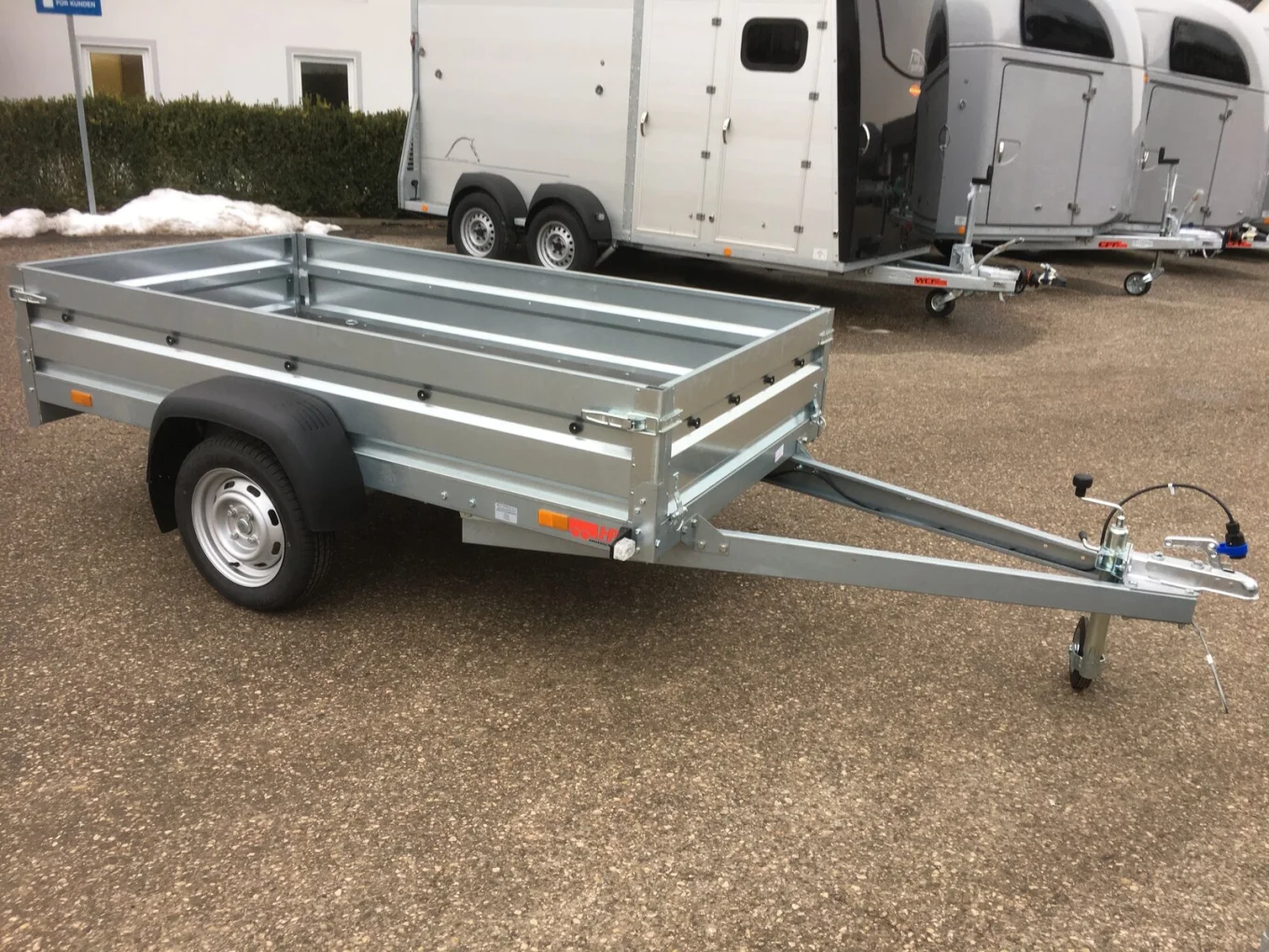 PKW Anhänger HP 2612 U, 2630x1250x350 mm, 750 kg ungebremst,Stützrad, Stirn u.- Rückwand klappbar